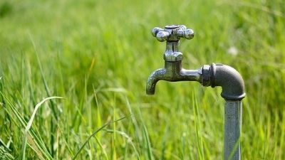 Conseils et astuces pour un arrosage automatique efficace et économe en eau de la serre de jardin