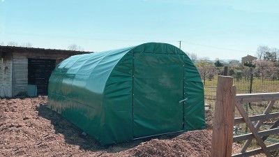 Comment monter un tunnel agricole ?
