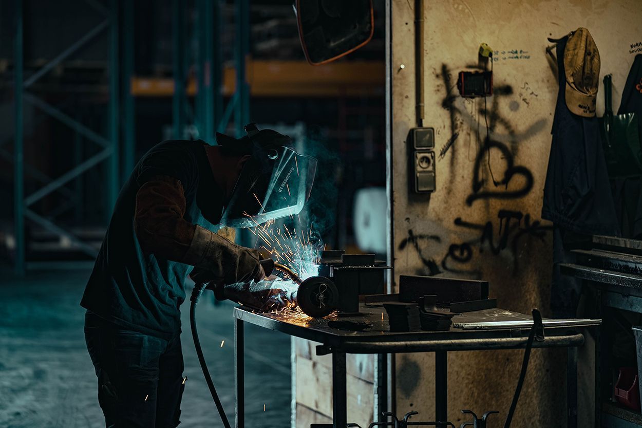 Soudure d'une pièce dans l'atelier Serres La Française
