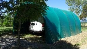 Abri pas cher pour les chevaux : le tunnel d'élevage à prix réduit !