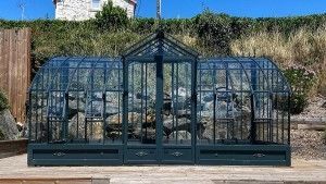 Serre en verre adossée
