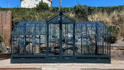 Serre en verre adossée